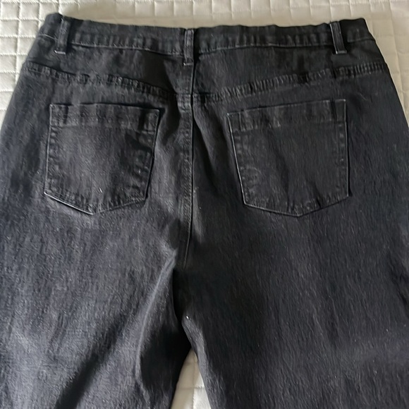 Woman’s Diane Gilman Jeans with Leather look Accents - Picture 6 of 6